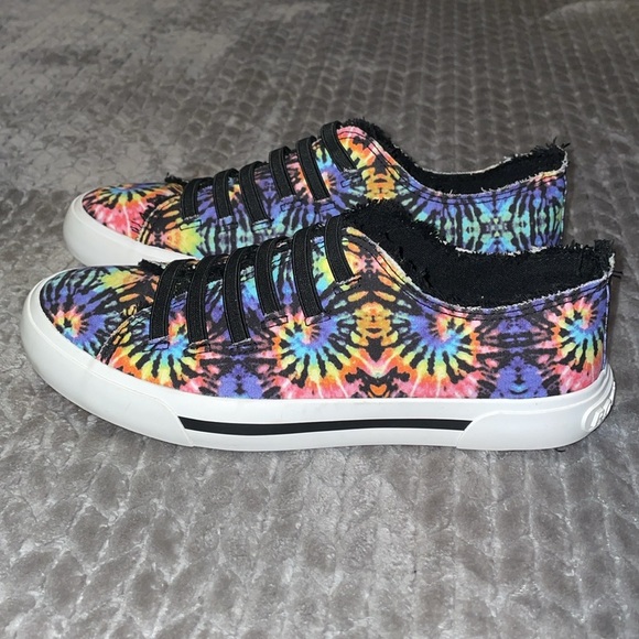 Rocket Dogs Tie Dye Low Top Canvas Sneakers. Size 8.  Lace free slipOns. - Picture 2 of 9